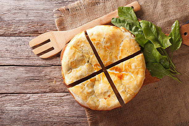 freshly baked greek pie with spinach horizontal top view - pie spinach spanakopita filo pastry imagens e fotografias de stock