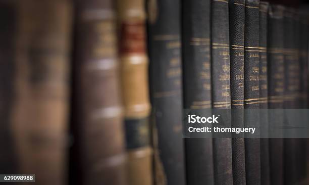 Papierweisheit Stockfoto und mehr Bilder von Buch - Buch, Justizwesen, Justizsystem