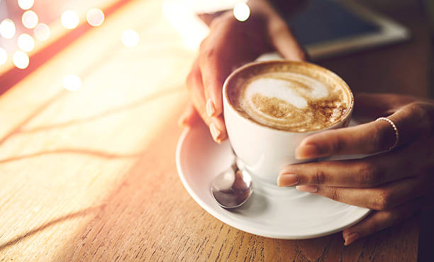 kaffee macht alles möglich - koffeinmolekül stock-fotos und bilder