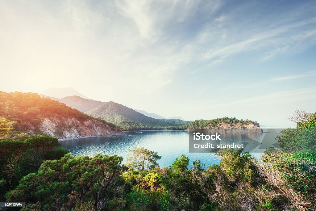 blaue Meereswelle des Mittelmeers an der türkischen Küste - Lizenzfrei Landschaft Stock-Foto