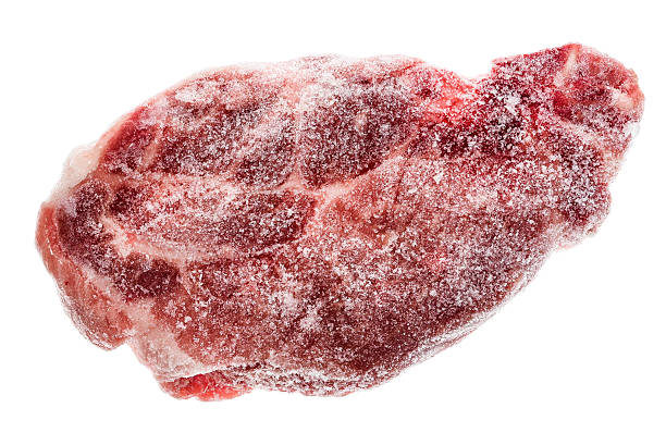 pescoço de porco cru congelado corta bife de carne isolado na branca. - cutlet meat steak veal - fotografias e filmes do acervo
