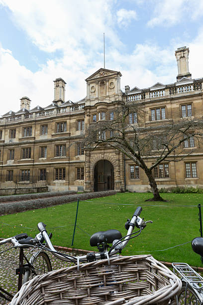 istock Cambridge University architecture street scene 629129442