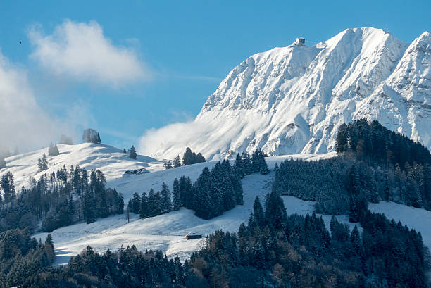 moléson mountain, cantón de friburgo, suiza. - fribourg fotografías e imágenes de stock