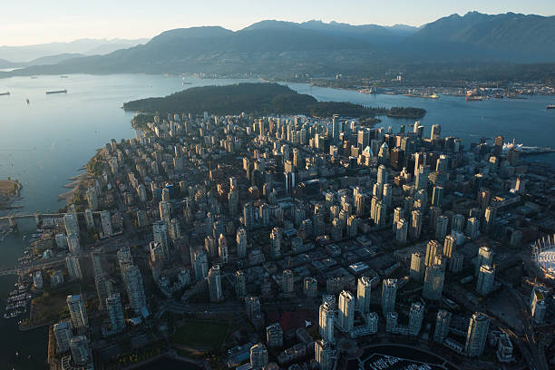 imagem aérea de vancouver, colúmbia britânica, canadá - downtown vancouver - fotografias e filmes do acervo
