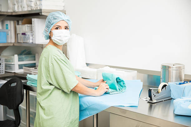 istock Packing clean and sterile scrubs 629187548