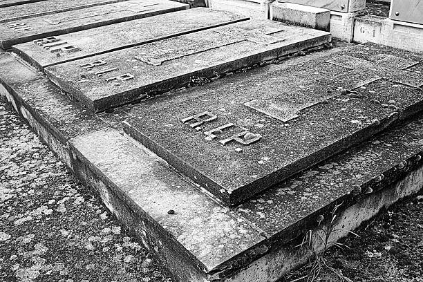 türgrabfriedhof - lachaise stock-fotos und bilder