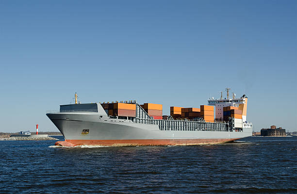 navio grande carga - commercial dock global communications jetty oil tanker - fotografias e filmes do acervo