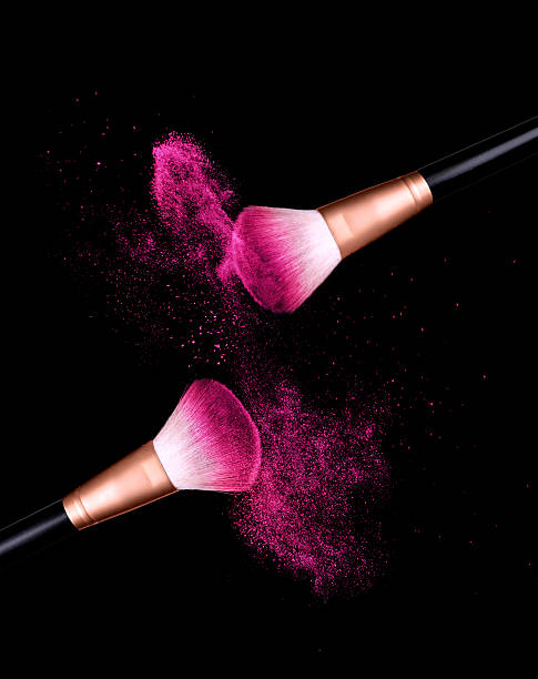 istock Brush and a powder spread out 629263726
