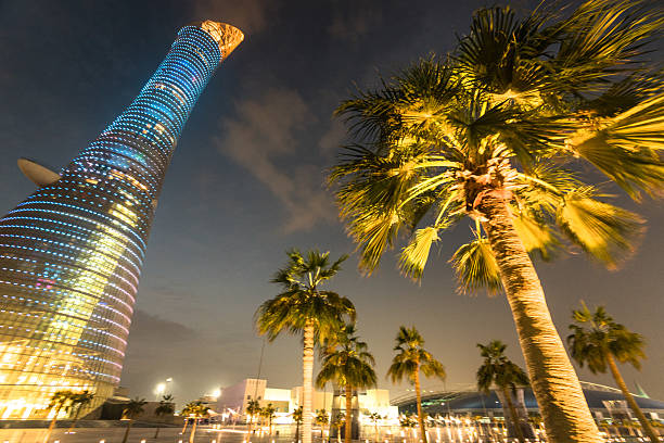 the torch doha, aspire tower - editorial tall luxury contemporary imagens e fotografias de stock
