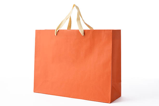 흰색 배경에 오렌지 색 쇼핑 가방의 고립 된 샷 - shopping bag orange bag handle 뉴스 사진 이미지