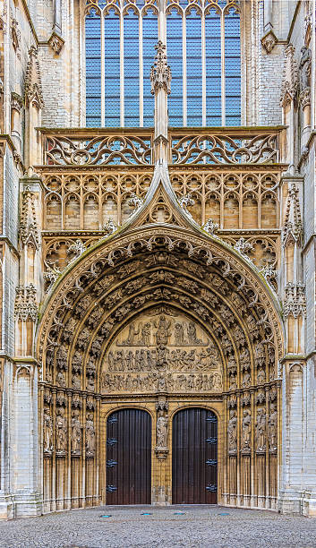 istock Antwerpen Cathedral Main Entrance Doors 629285096
