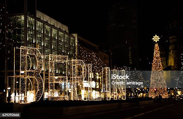 Foto de Rua Kurfurstendamm Em Berlim Com Decoração De Natal E Ta e mais fotos de stock de Berlim