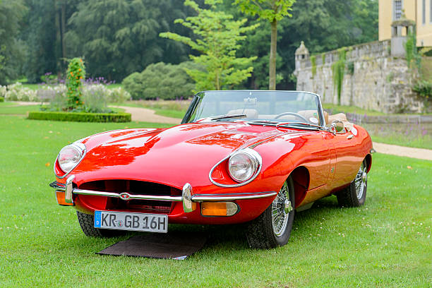 jaguar type e cabriolet décapotable britannique voiture de sport classique - e type photos et images de collection