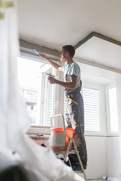istock Plasterer renovating indoor walls and ceilings. Construction finishing works. 629364466