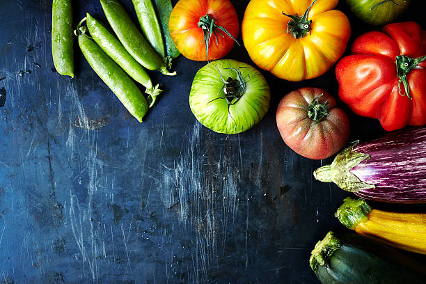 新鮮なオーガニックの野菜  - heirloom tomato zebra tomato tomato organic ストックフォトと画像