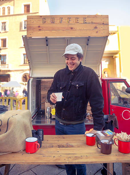 istock Mini food truck 629385212