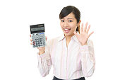 business-frau-mit-einem-taschenrechner.jpg?b=1&s=170x170&k=20&c=wvlHSSSB5xmEuacFkdJjF_96ydy8NnJzVd7EfbLLj2k=