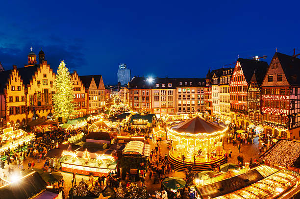 Traditioneller Weihnachtsmarkt im historischen Zentrum von Frankfurt, Deutschland