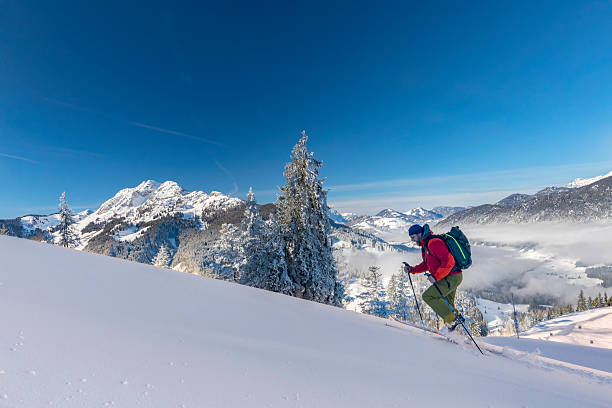 горнолыжные туры в австрийских альпах - skitour стоковые фото и изображения