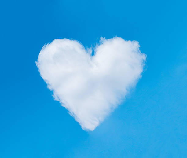 love on the air - heart shaped cloud on sky - clear sky sky sunny day isolated imagens e fotografias de stock