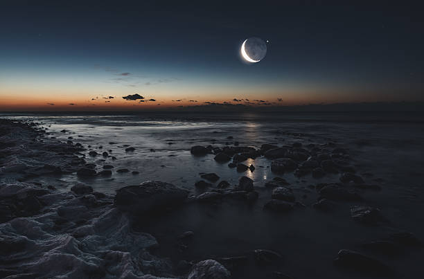 月の重力 - tide ストックフォトと画像