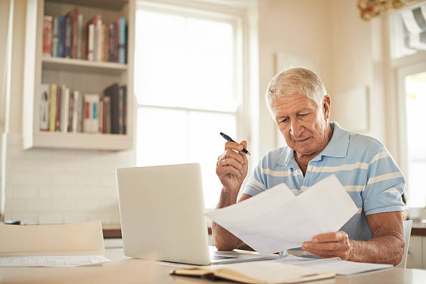 istock Balancing the monthly budget 629581394