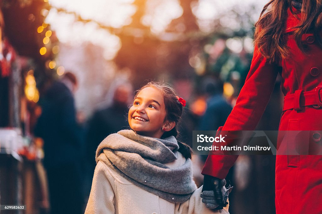 Familia de compras para Navidad - Foto de stock de Navidad libre de derechos