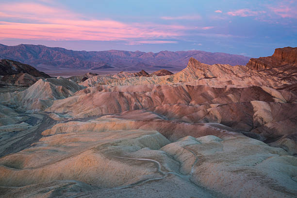 sunrise zabriskie point vallée de la mort - point de pression photos et images de collection