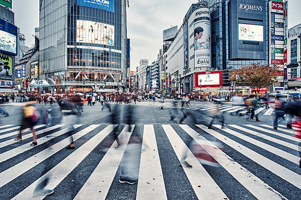 도쿄의 바쁜 시부야 횡단, 일본 - crosswalk crowd activity long exposure 뉴스 사진 이미지