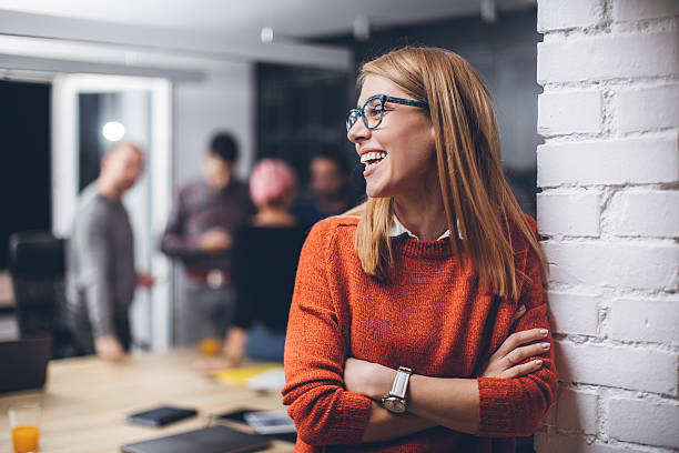 This team is built for success Leader of the team standing in front of group of colleagues small office interior stock pictures, royalty-free photos & images