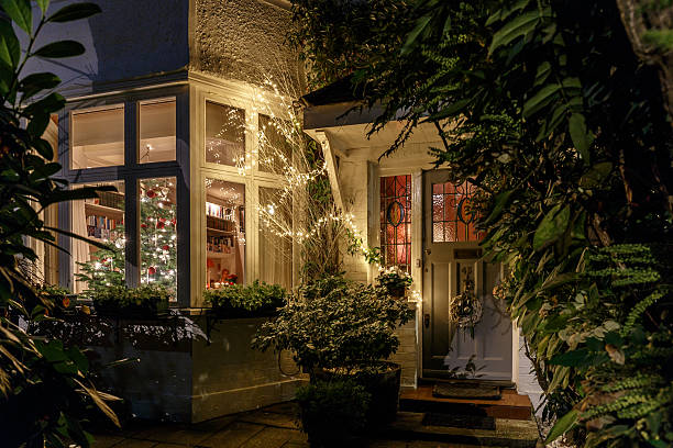 house decorated for christmas in london - window christmas night house imagens e fotografias de stock