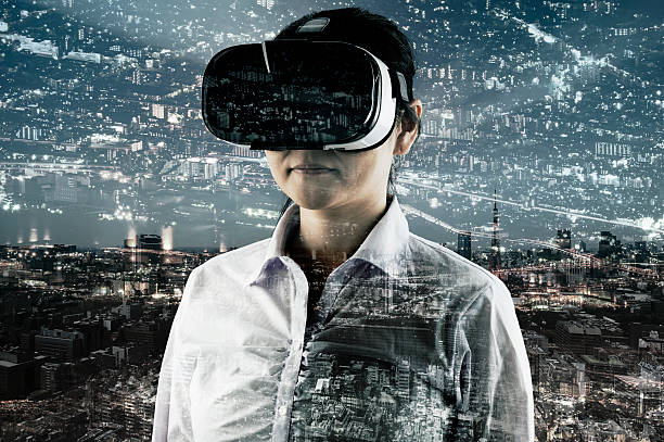 frau mit virtual-reality-headset - head mounted display stock-fotos und bilder