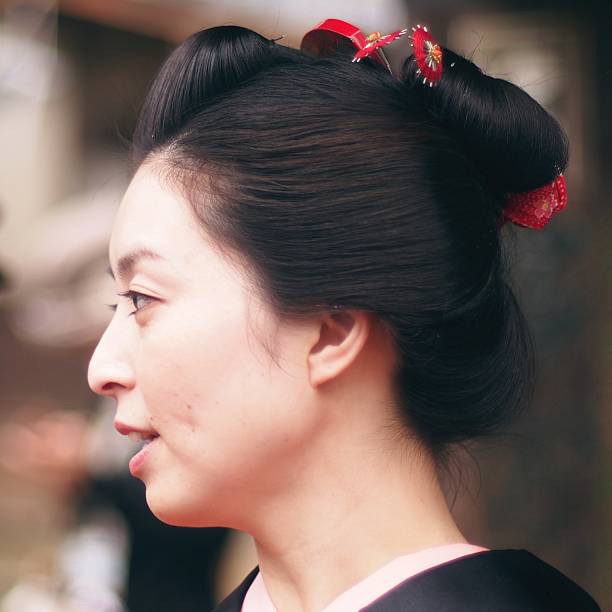 japanese woman profile - hair bun asian ethnicity profile women imagens e fotografias de stock