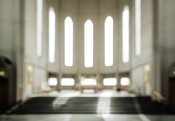 bokeh interior de luterano moderno, iglesia cristiana - protestantismo fotografías e imágenes de stock