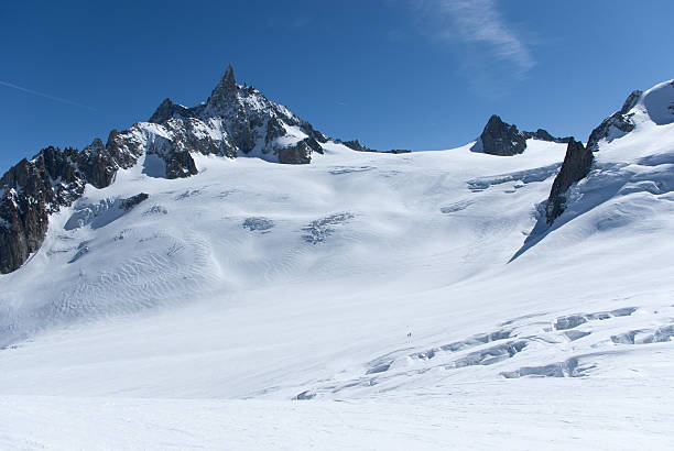 долина бланш - mont blanc ski slope european alps mountain range стоковые фото и изображения