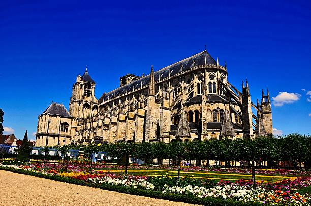 istock Cathedrale Saint-Etienne de Bourges 629734360