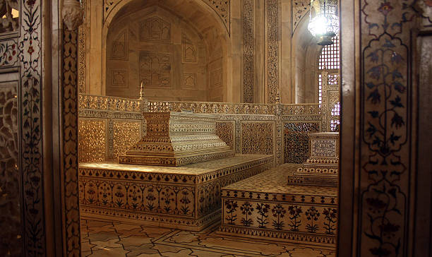 гробница в тадж-махал, агра, индия - sepulcher стоковые фото и изображения