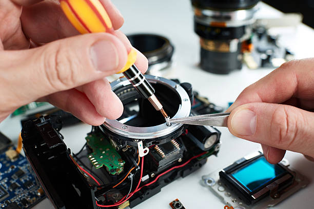 Repair broken DSLR camera in service center