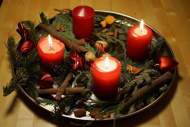 istock Christmas candles in detail 629772650