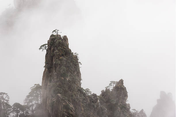 huangshan, china rime mar de nuvens - huangshan mountains - fotografias e filmes do acervo