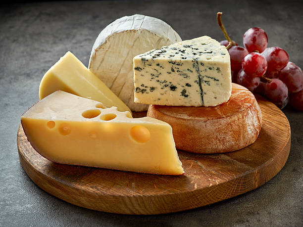 vários tipos de queijo  - cheese delicatessen italian culture variation - fotografias e filmes do acervo