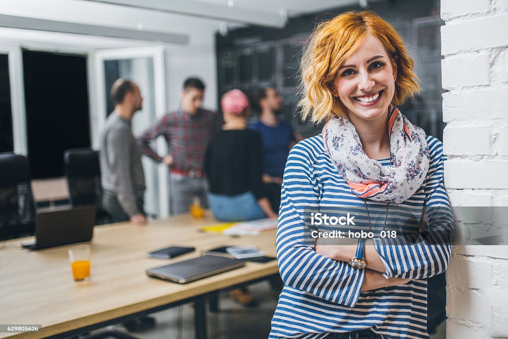 Foto von jungen Geschäftsfrau in einem Konferenzraum - Lizenzfrei Frauen Stock-Foto