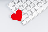 herz-auf-der-tastatur-dating-online-konzept.jpg?b=1&s=170x170&k=20&c=1uyZq41s6HrF2XDP1Uw_dbbV1vHmFvRGLsjMjiJLe9I=