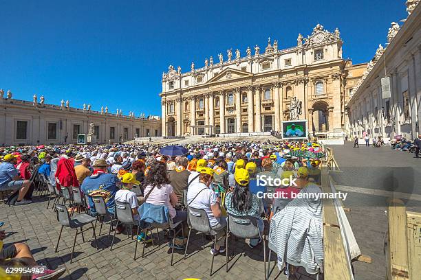 Piazza San Pietro - Fotografie stock e altre immagini di Ambientazione esterna - Ambientazione esterna, Anno giubilare, Antico - Condizione
