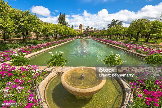 Alcázar De Los Reyes Cristianos Foto de stock y más banco de imágenes de Palacio de Alcázar - Palacio de Alcázar, Realeza, Córdoba - España