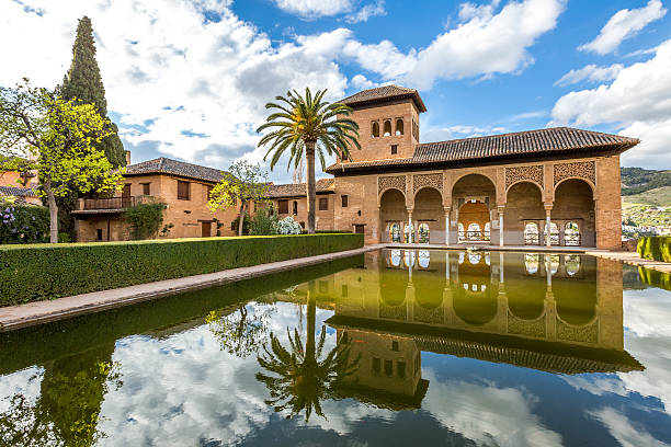 l'alhambra partal di granada - ancient arabic style arch architecture foto e immagini stock