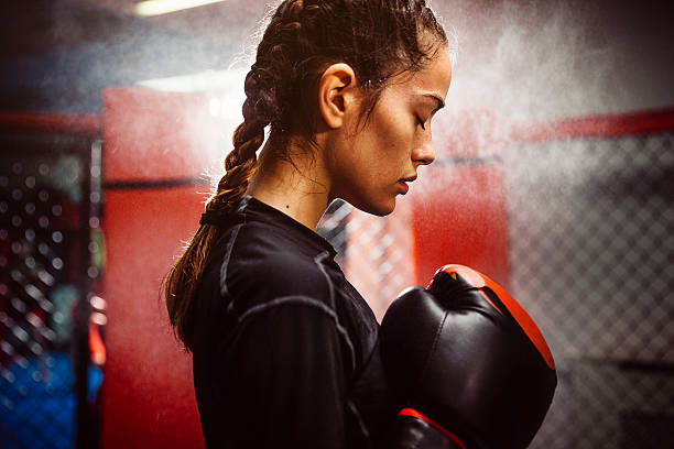 boxing is her passion - boxing imagens e fotografias de stock