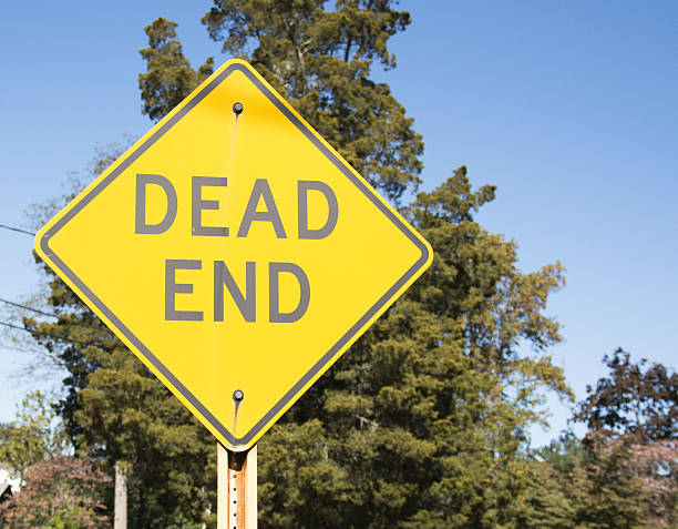 istock Dead End sign with trees in th background 629998690
