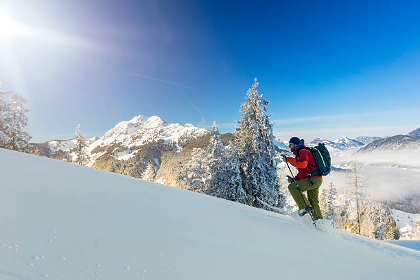 горнолыжные туры в австрийских альпах - skitour стоковые фото и изображения