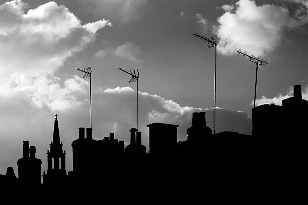 Edificios de apartamentos Against Sky en Londres, Reino Unido - foto de stock